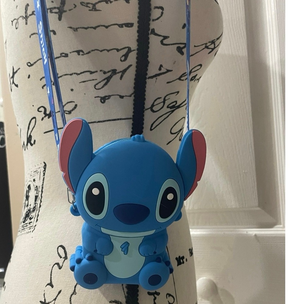Disney Lilo & Stitch Blue Silicone 3D Character Crossbody Bag with Lanyard Strap - Picture 5 of 7